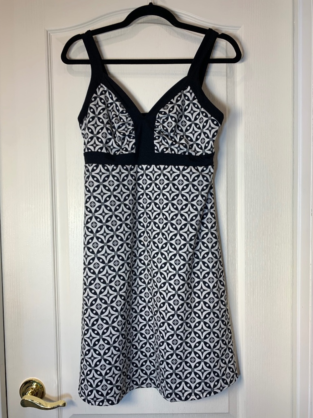 Patagonia Women’s Geometric Print Dress Size M Black & White Travel Outdoor